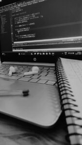 mastering java coding session on hp laptop